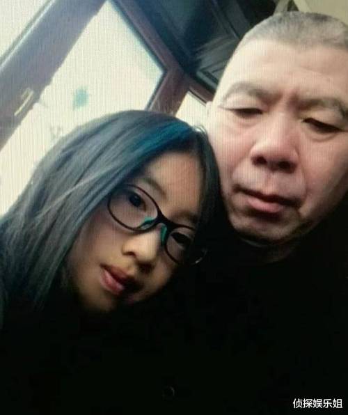 2025新澳门黄大仙和冯小刚养女高中毕业与冯小刚收养的女儿