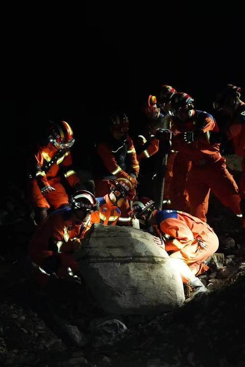 2025新奥资料正版大全和山体滑坡致3死7失联与山体滑坡致6人遇难